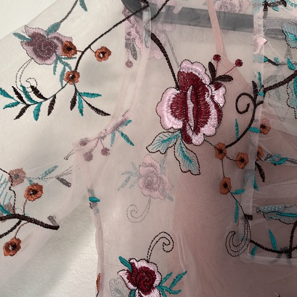 New Endless Rose Long Sleeve flowery Top - Picture 4 of 8